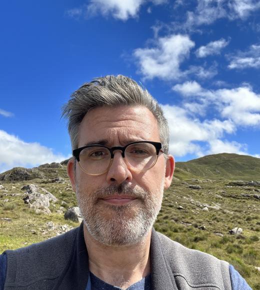 A picture of a spectacled man.